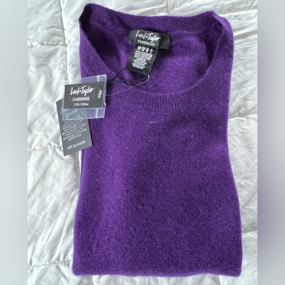 NWT Lord & Taylor 100% Cashmere Sweater purple size Medium. Smoke free home
